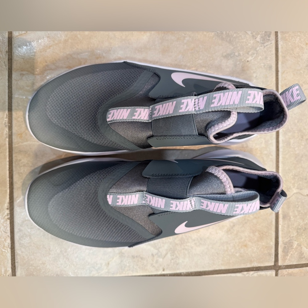 Nike Flex Runner girls 7y shoes
